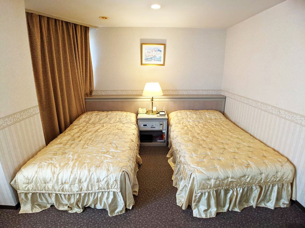 Hotel New Century 15/70