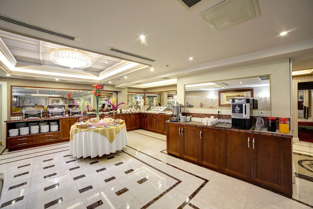 Halifaks Hotel 7/50