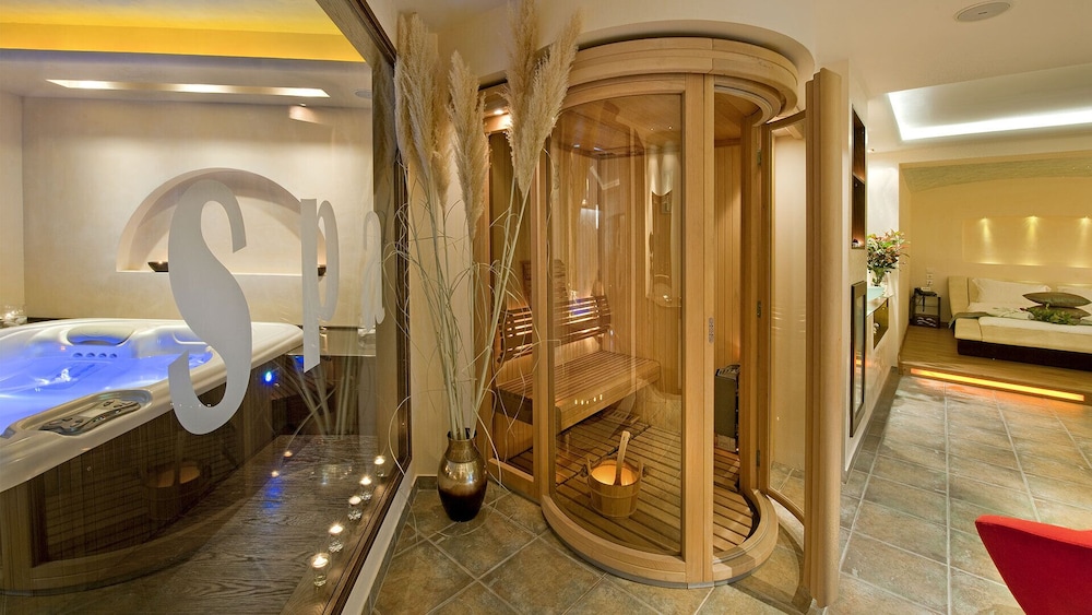 Iakovakis Suites Spa 47/50