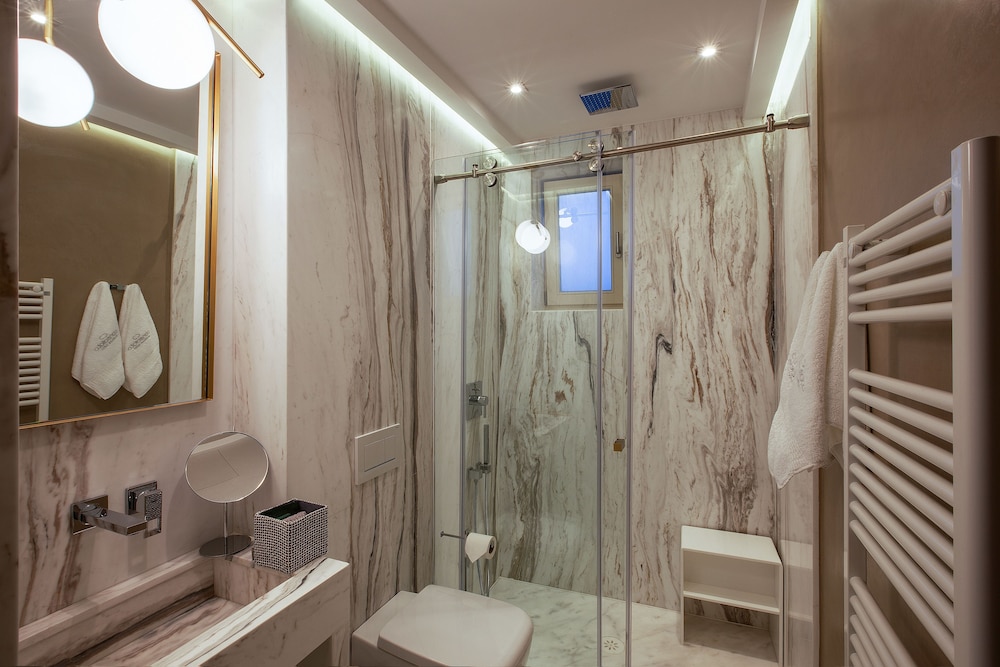 Consolato Boutique Suites 74/94