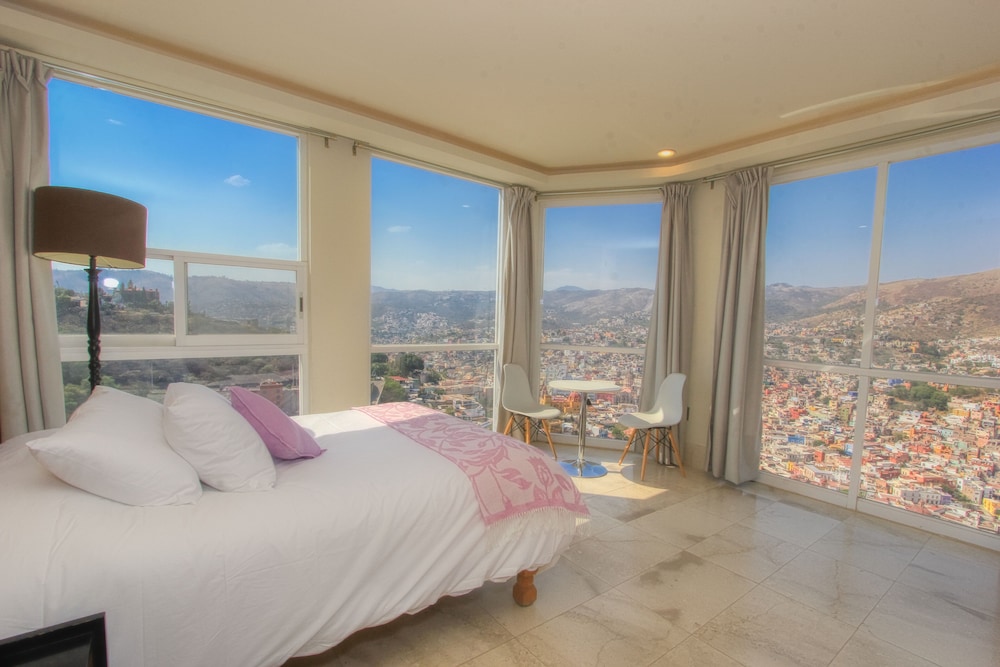 La Vista Hotel 9/50