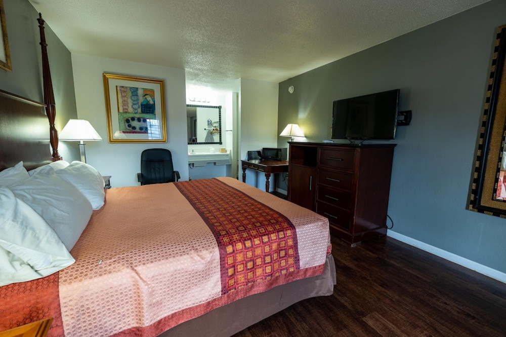 Americas Best Value Inn & Suites - Russellville 13/32