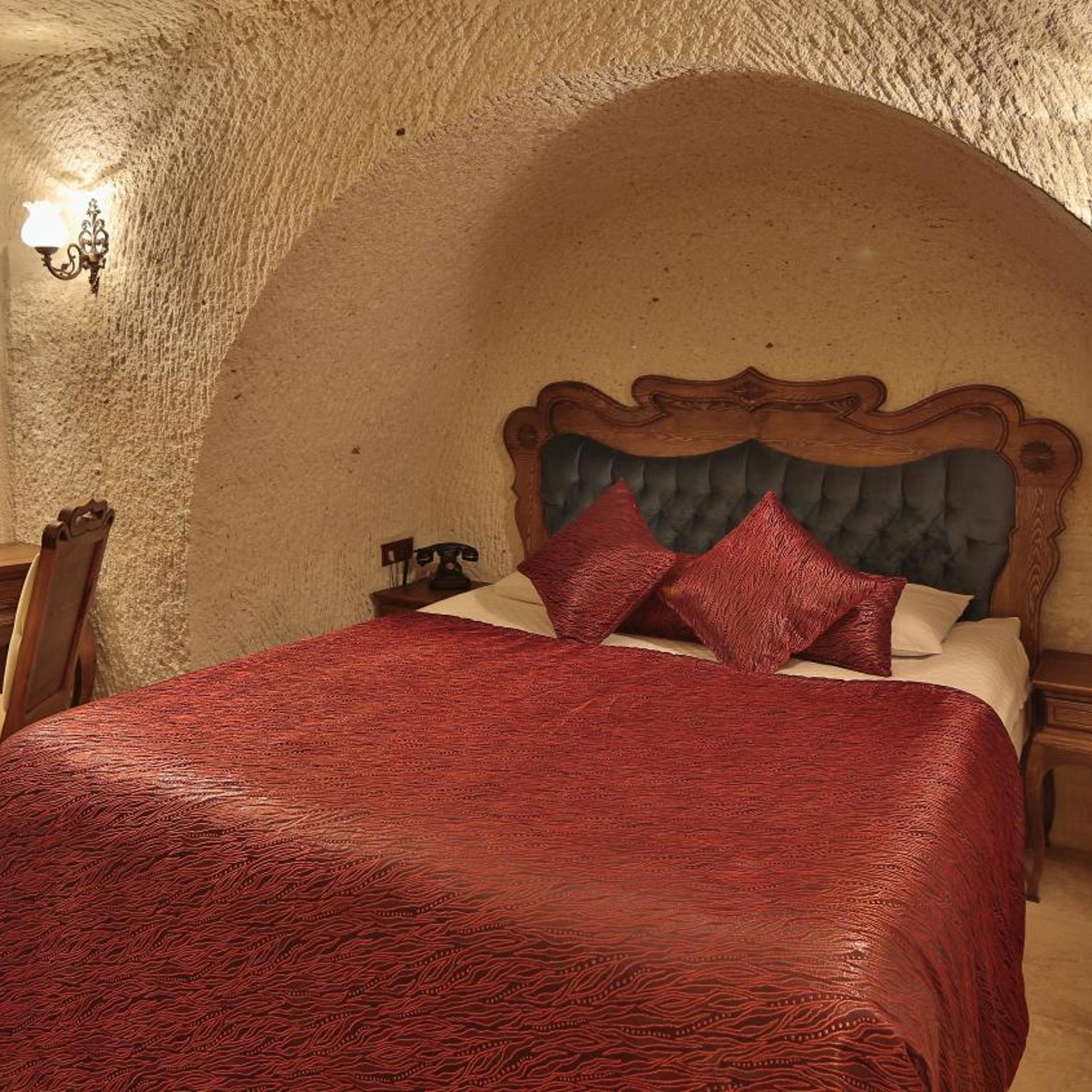 Cave, Arch, Suite