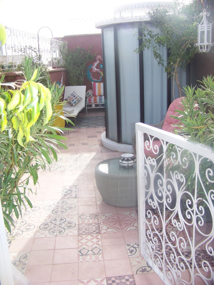 RIAD KARMELA PRINCESSE 9/62