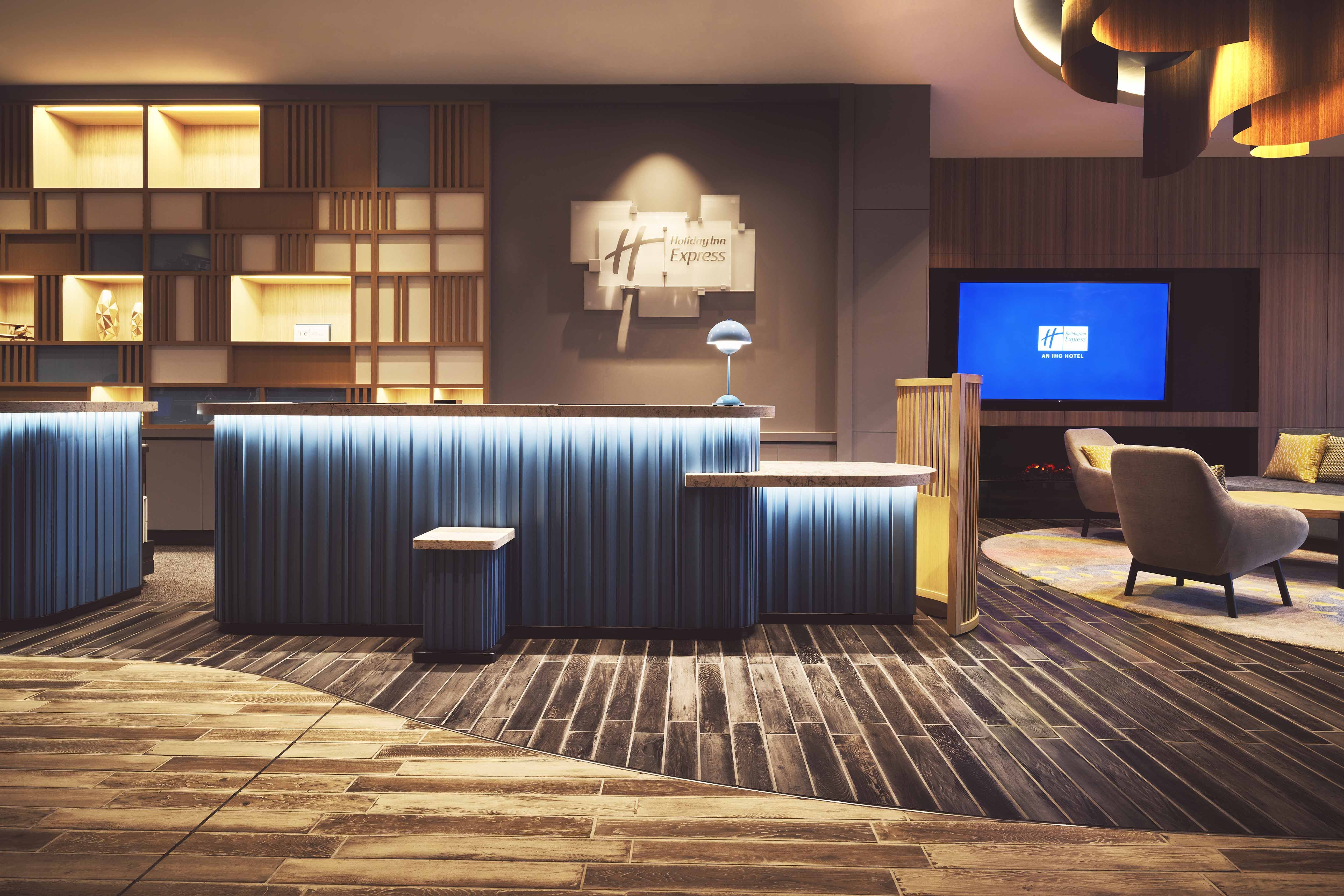 Holiday Inn Express Osaka City Centre Midosuji 73/86