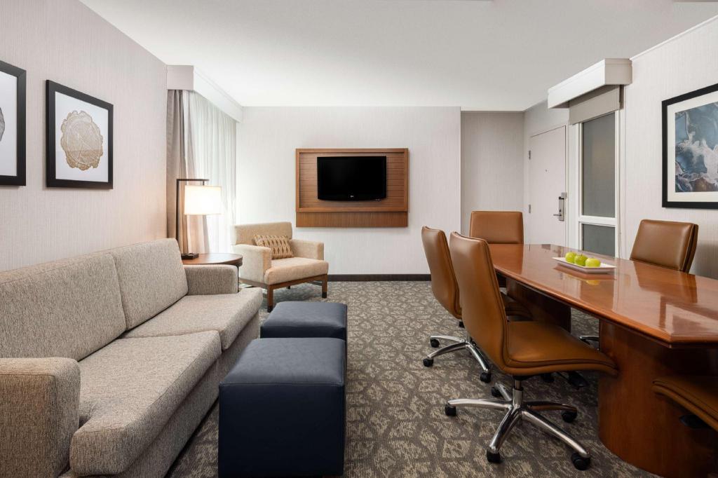 2 ROOMS, HOSPITALITY, SUITE, KING BED