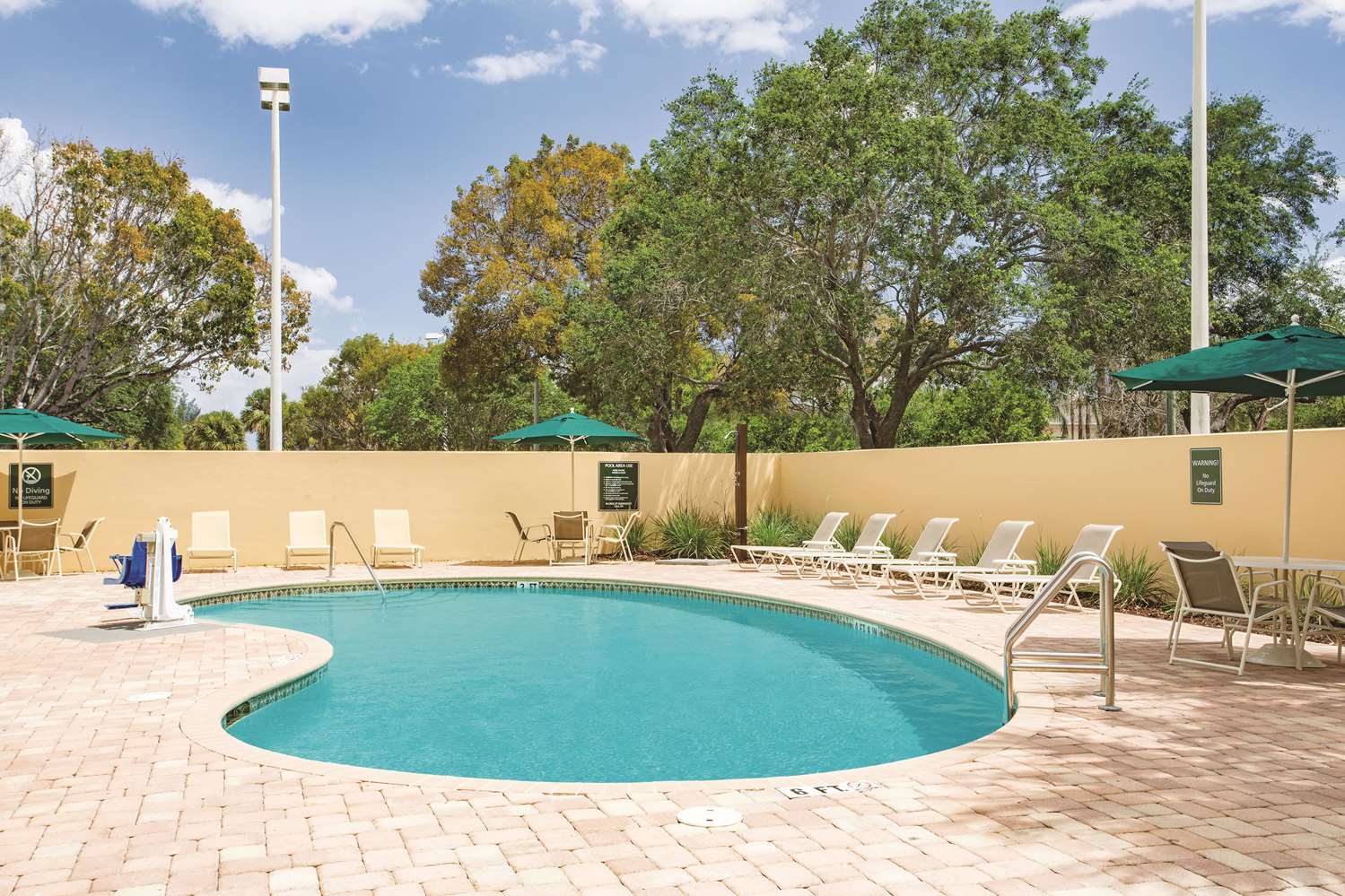 La Quinta Inn & Suites by Wyndham Fort Lauderdale Tamarac 24/32