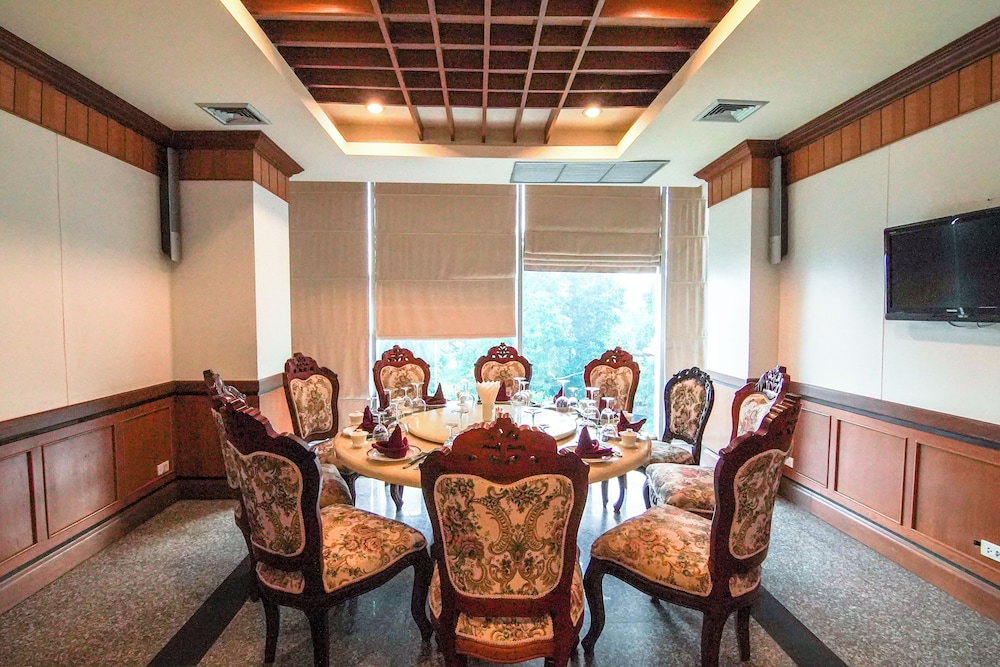 Arawan Riverside Hotel 60/65