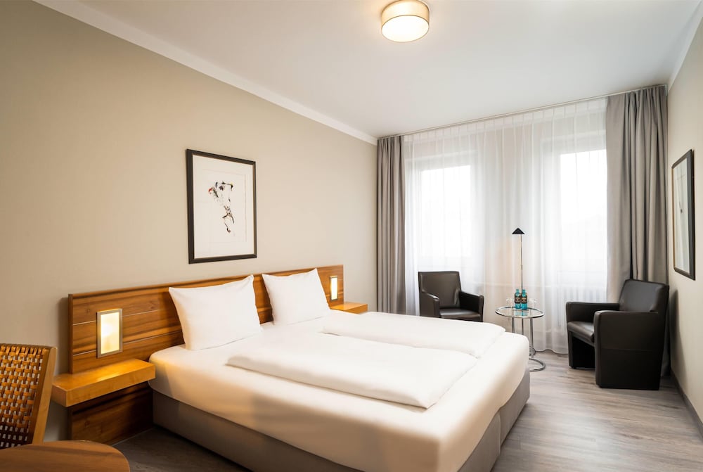 STANDARD, 2 QUEEN BEDS