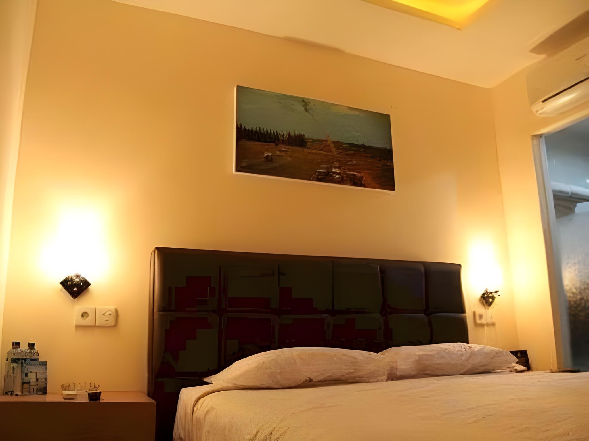 Standard, King Bed, No Window، Antoni Hotel 2/3
