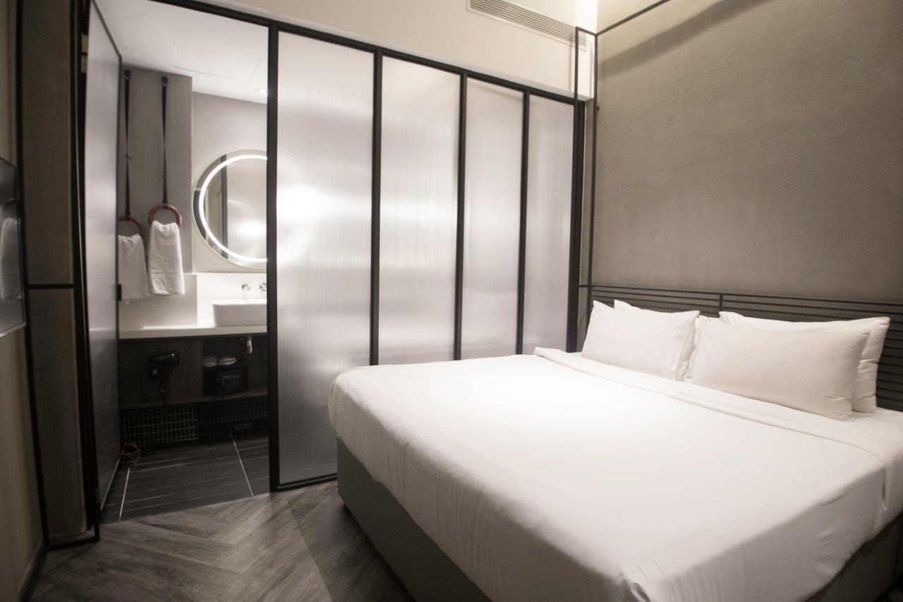 Enclave, Standard, King Bed, No Window