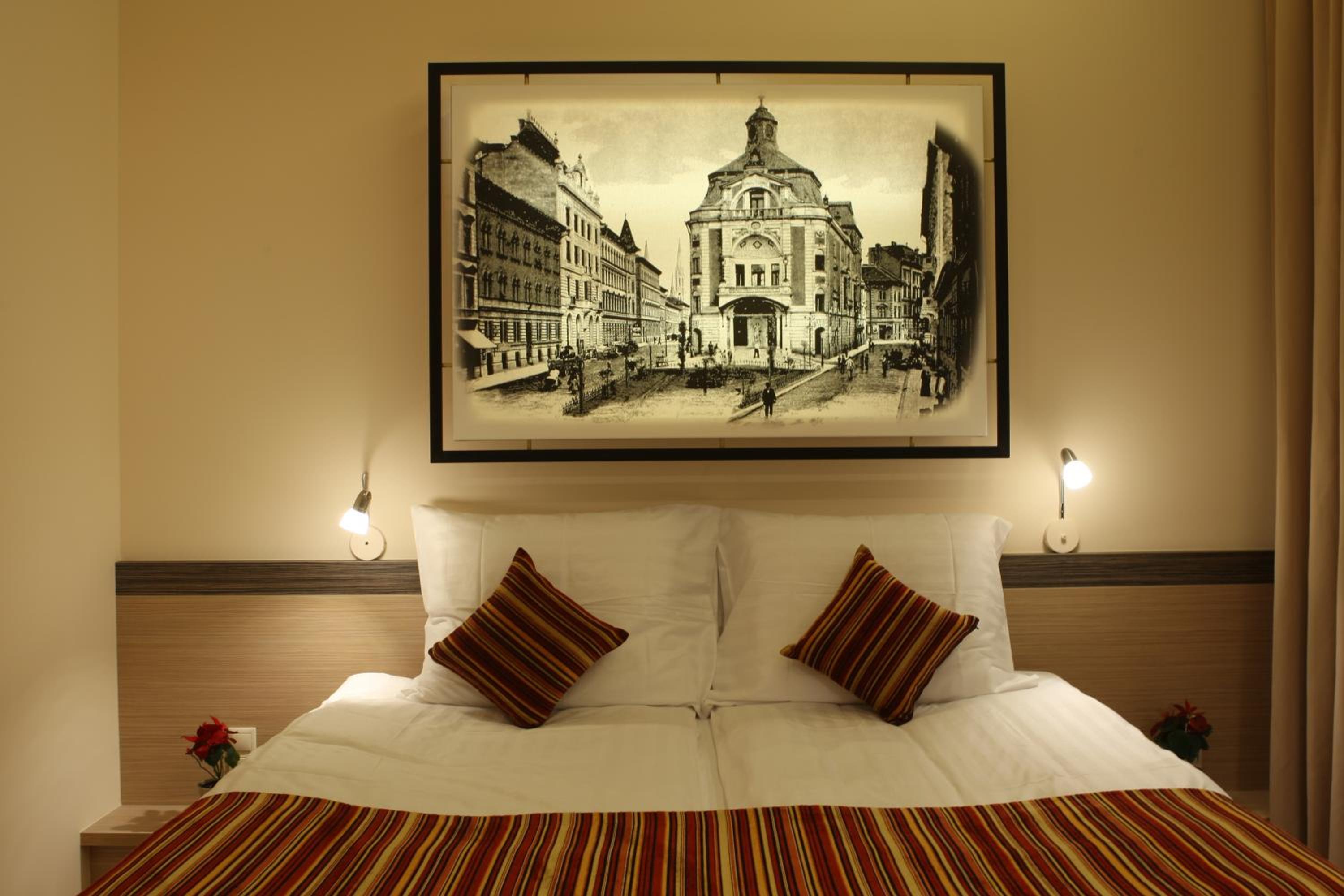 Lion Premium Hotel 16/85