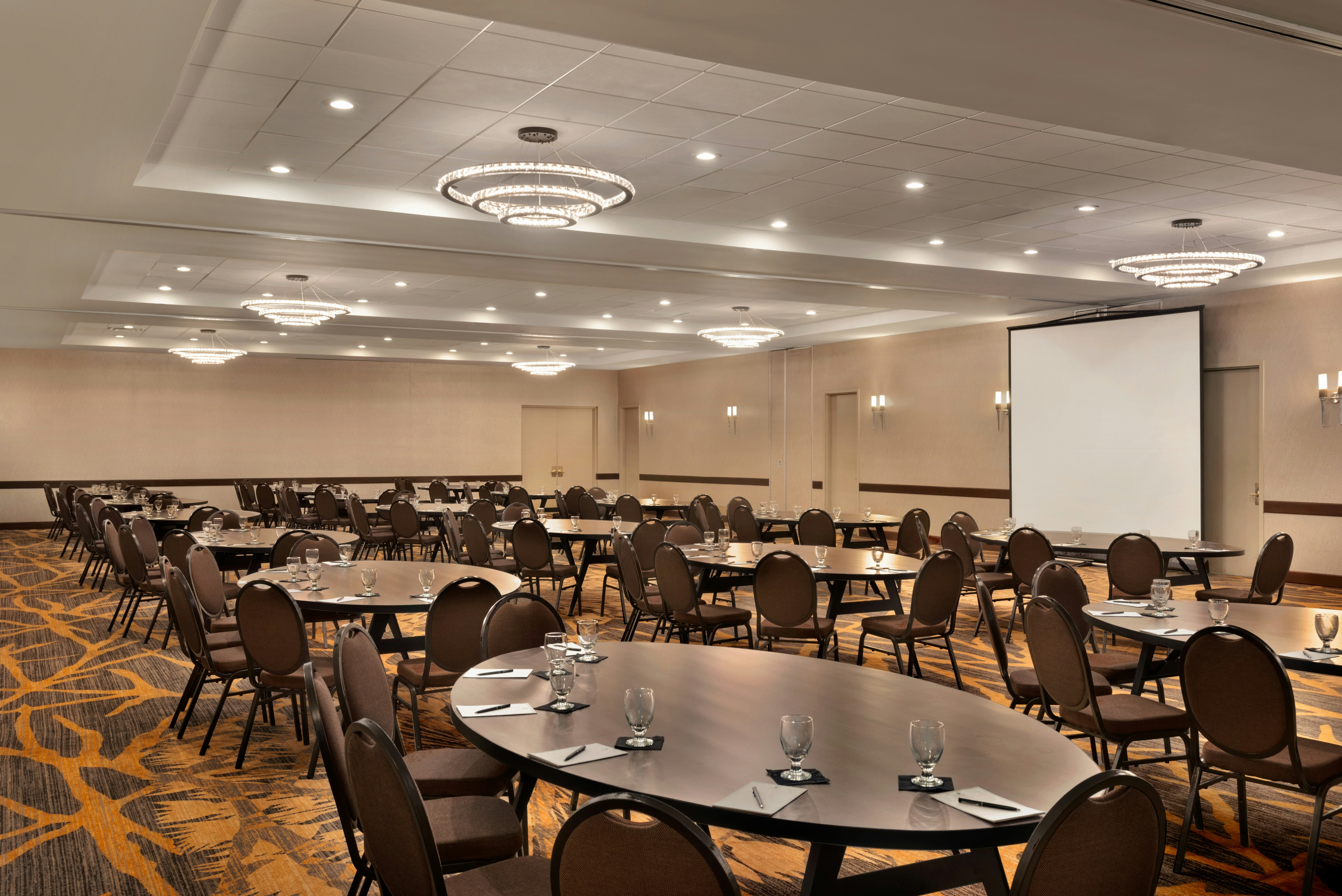 Embassy Suites By Hilton Milwaukee Brookfield 70/81