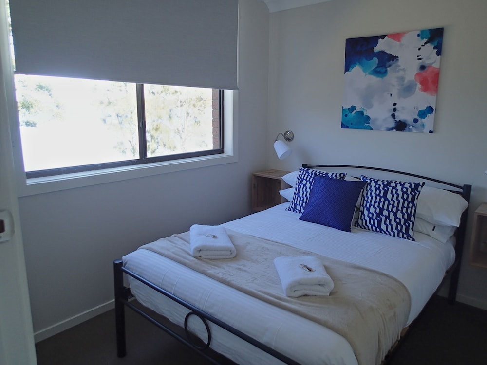 DUNGOWAN HOLIDAY ACCOMODATION 18/75