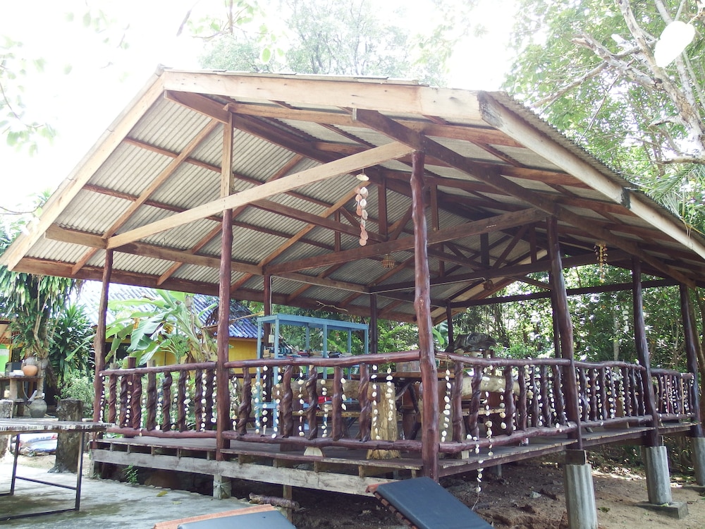 Koh Chang Resort Ranong 7/50