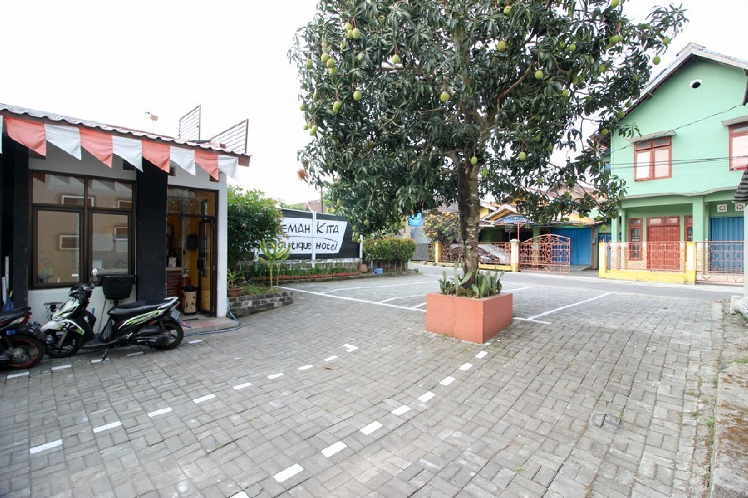 Reddoorz Plus @ Jalan Damai 2 21/24