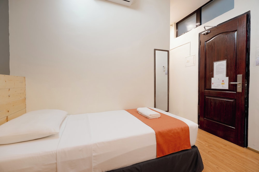 Aliria Bed And Breakfast 24/46