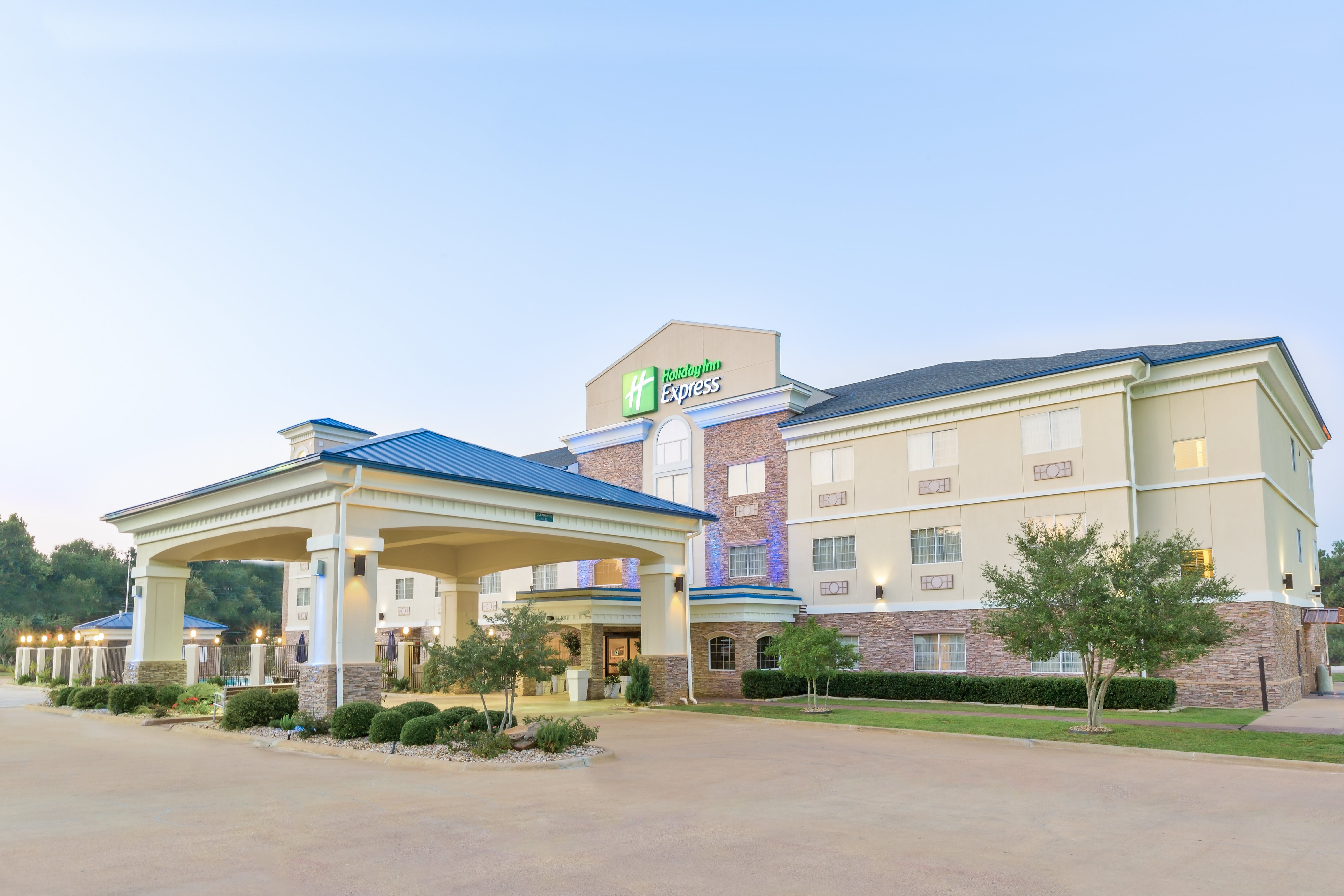 Holiday Inn Express Palestine 1/45