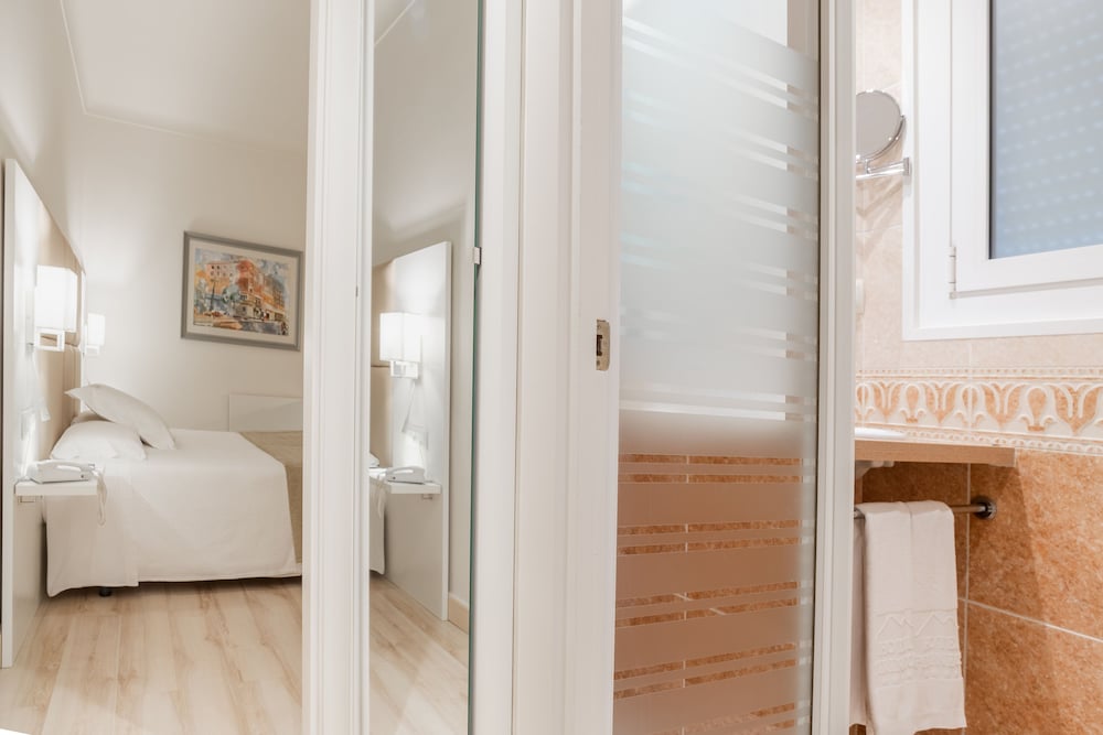 Hotel Pirineos Figueres 48/48