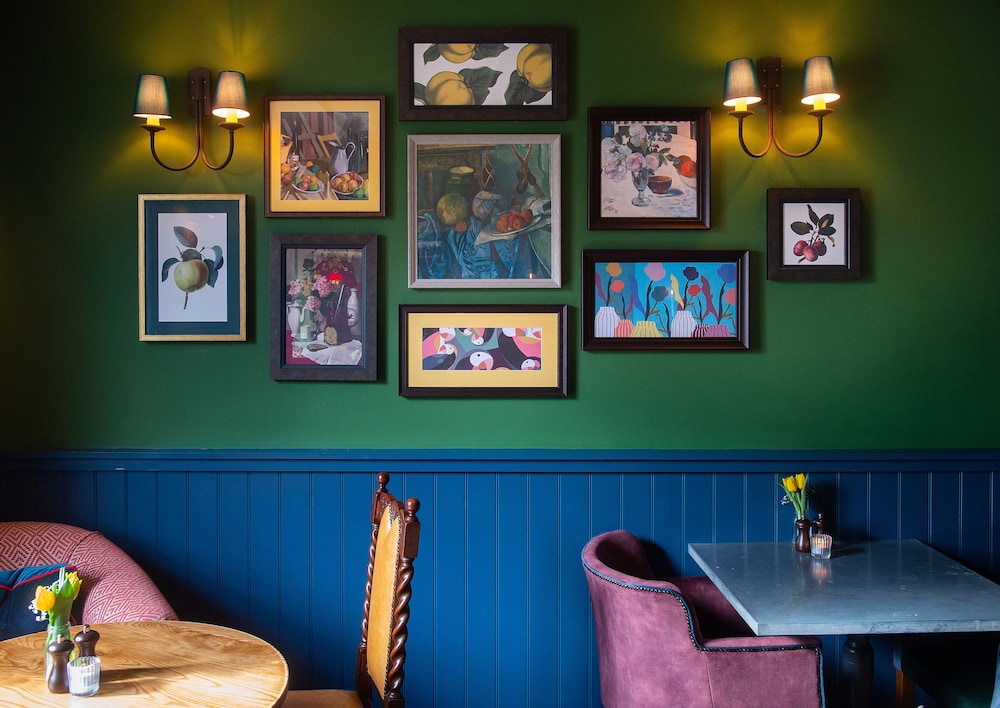 The Carnarvon Arms 44/53