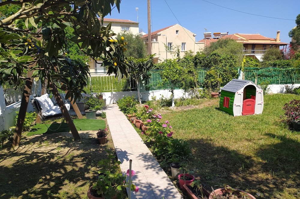 Elena's Garden 25/41
