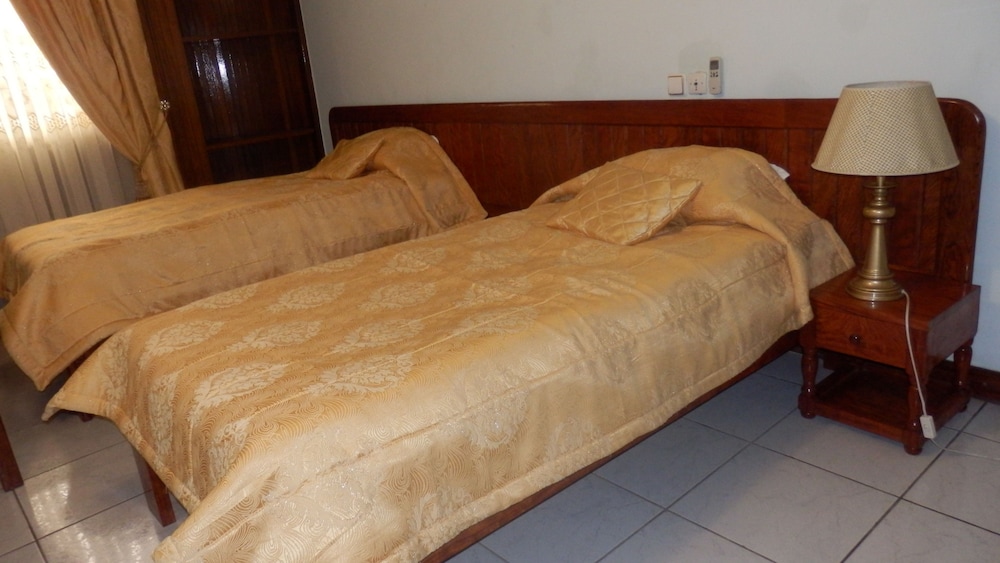 Afrique Hotel Douala Airport 8/28