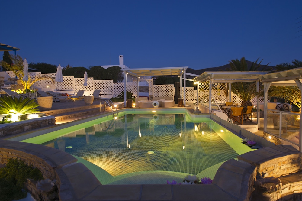 Dolphin Antiparos Villas and Suites 43/50