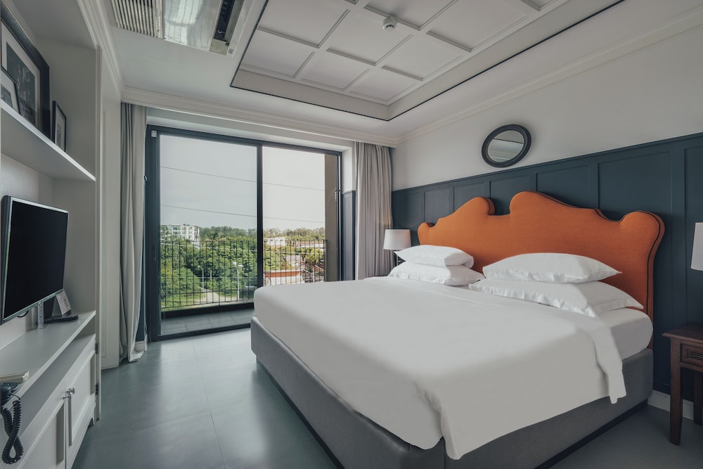 1 BEDROOM, SUITE