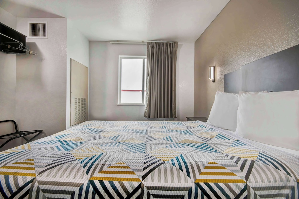Motel6 San Antonio, TX - Sea World North 35/60