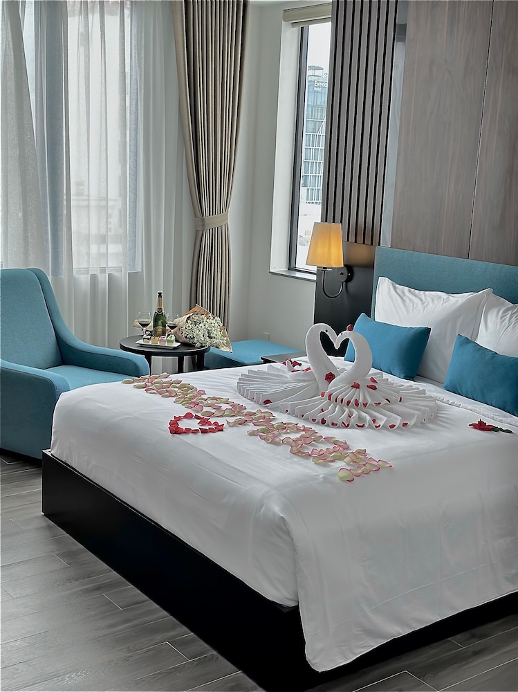 EXECUTIVE, DOUBLE BED, CITY VIEW
