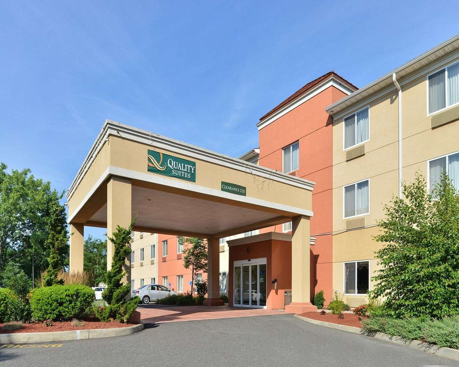 Quality Suites Stratford CT 35/37