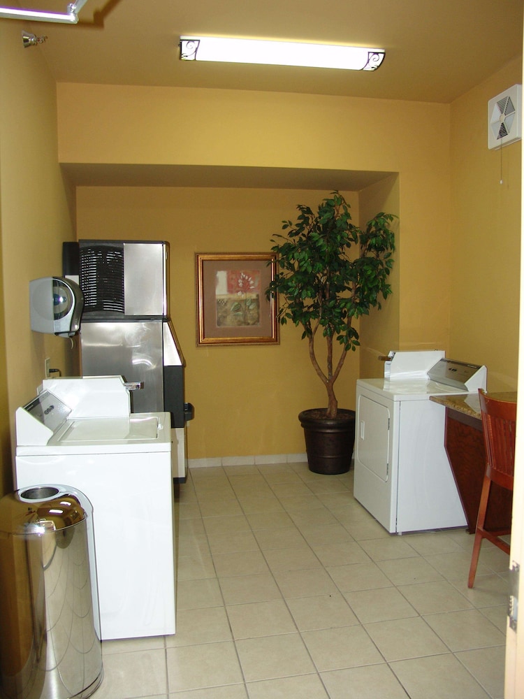 Hampton Inn Garden City, KS 25/33