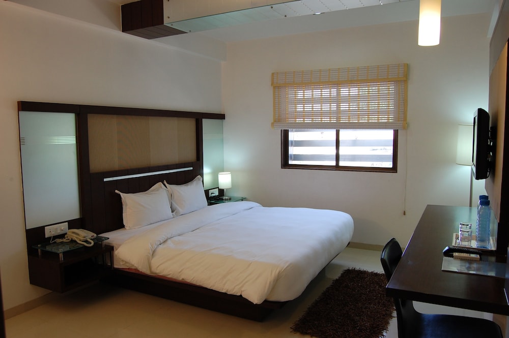 Capital O 33294 Hotel Sapphire Regency (Ex. Sapphire Regency) 18/50