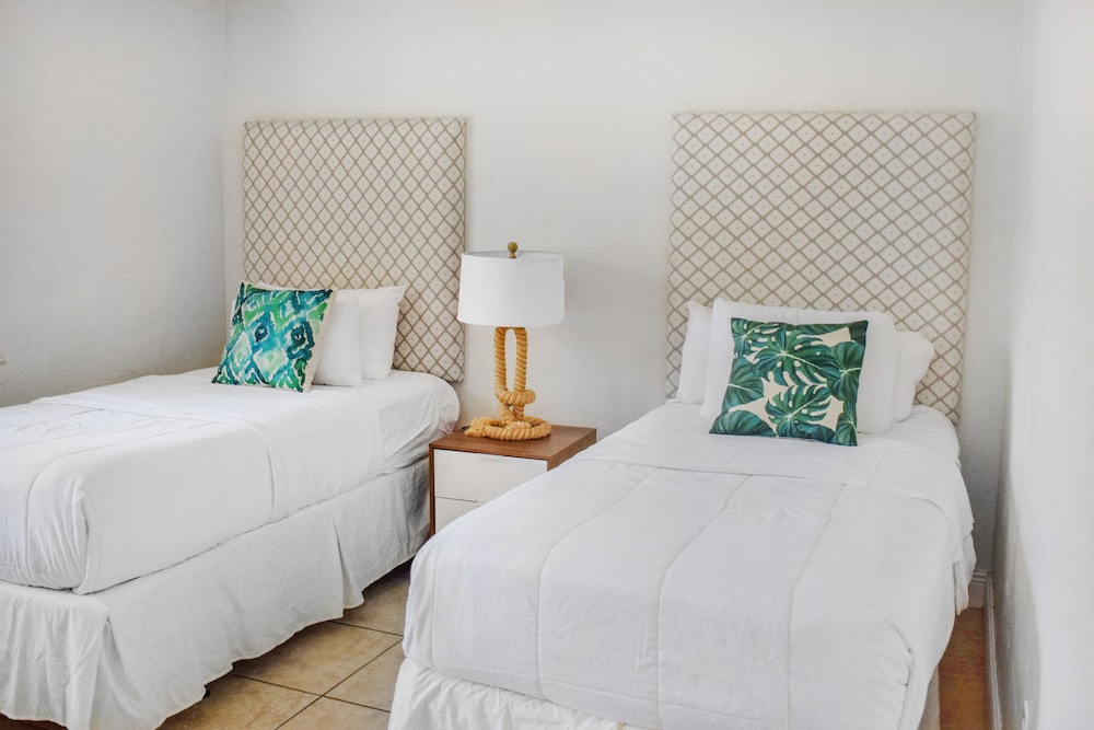 Coral Reef Suites 16/75
