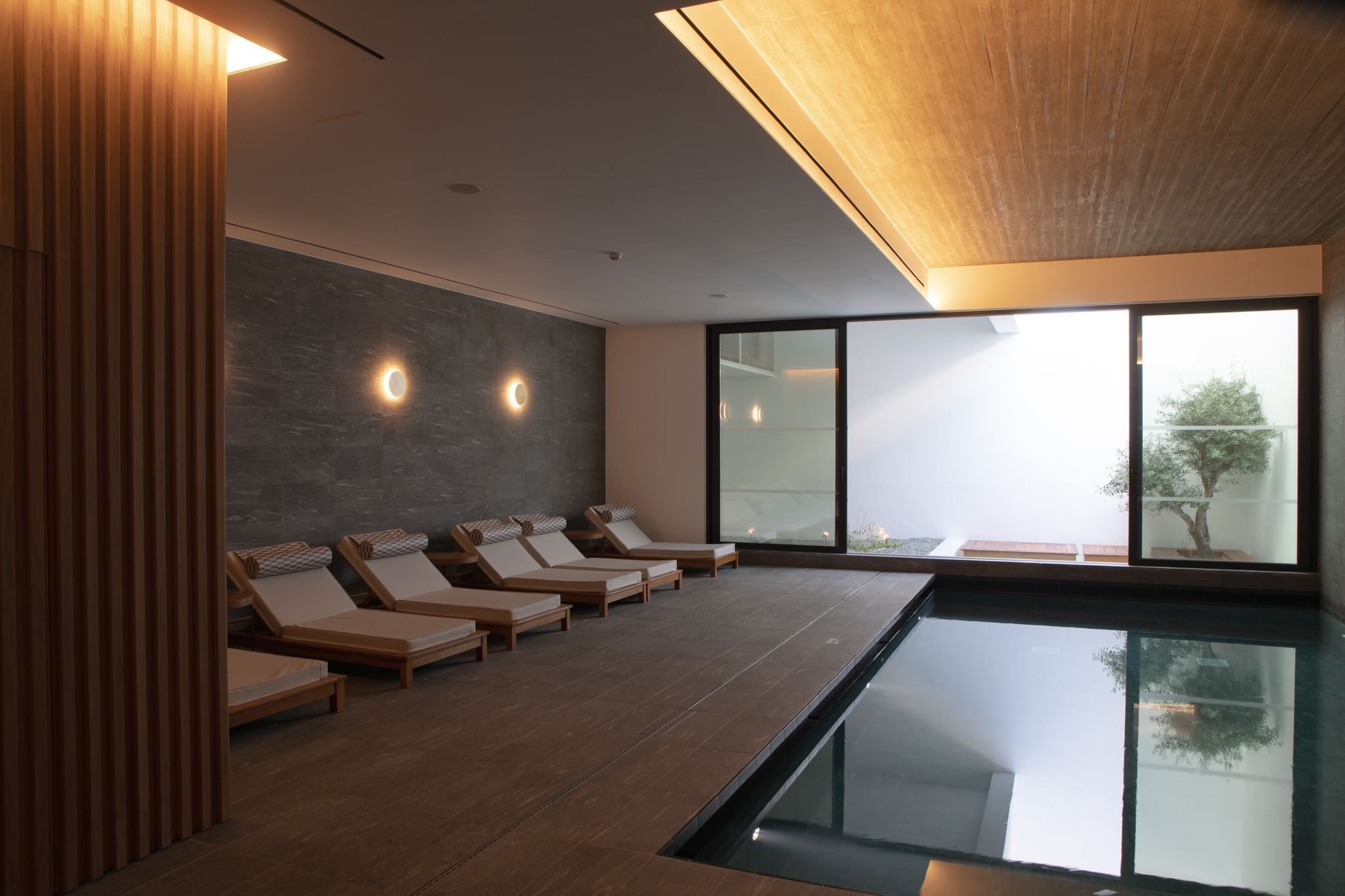 Anemi Hotel & Suites 55/64