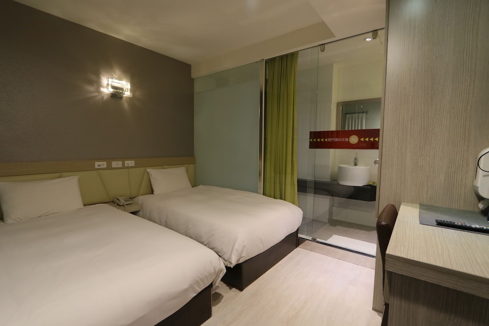 YPJ HOTEL 33/70