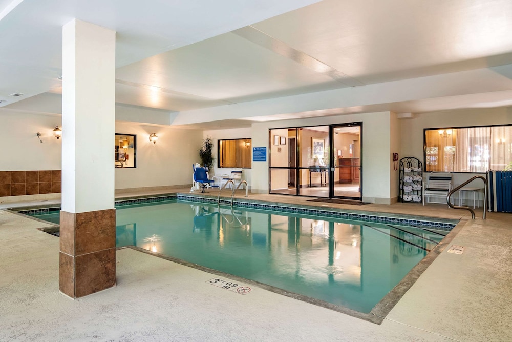 Comfort Inn Suites Suwanee Sugarloaf 16/36
