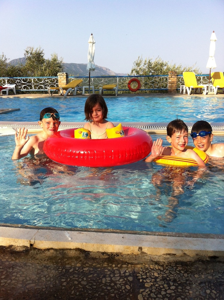 Fundana Villas Aparthotel 45/54