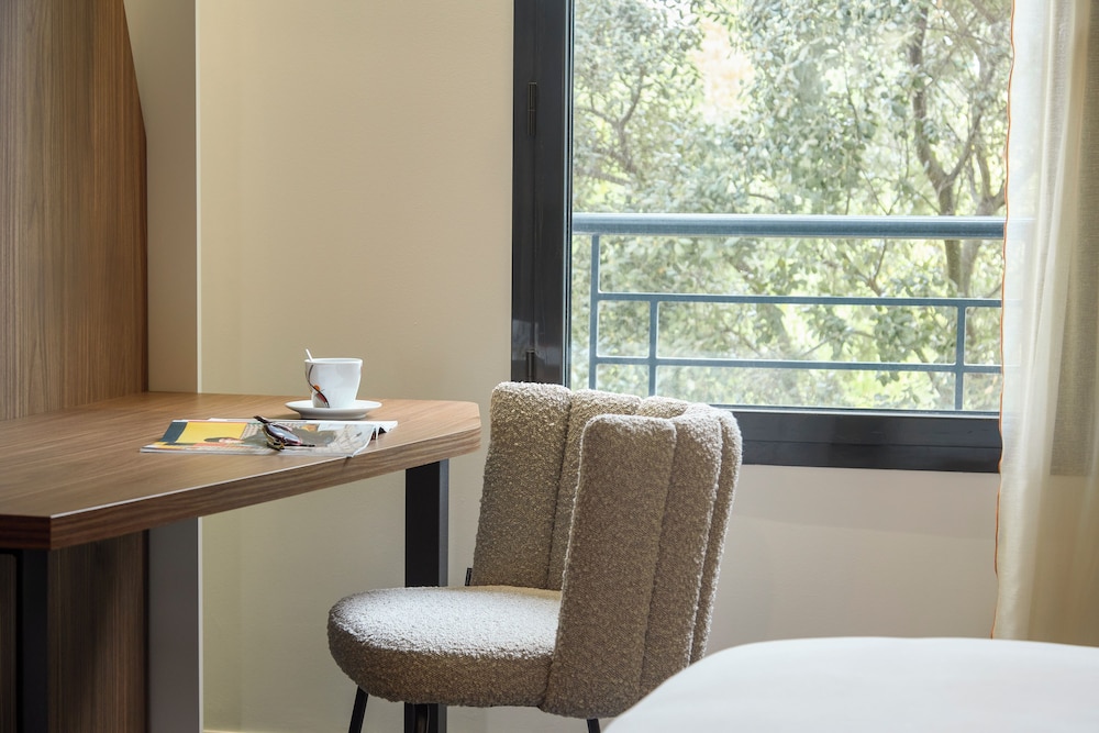 Mercure Aix-en-Provence La Duranne Gare TGV 34/50