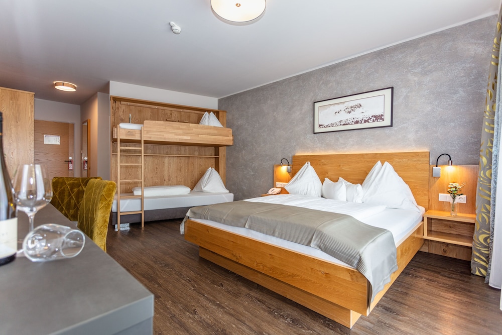 HOTEL ALMRAUSCH 22/69