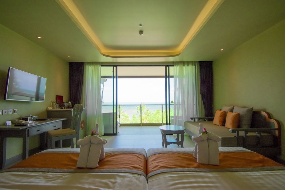 Maikhao Palm Beach Resort 45/65