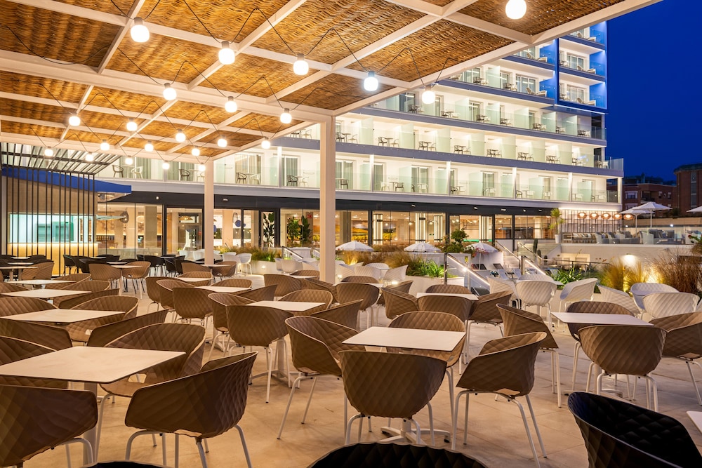 L Azure Hotel 45/64