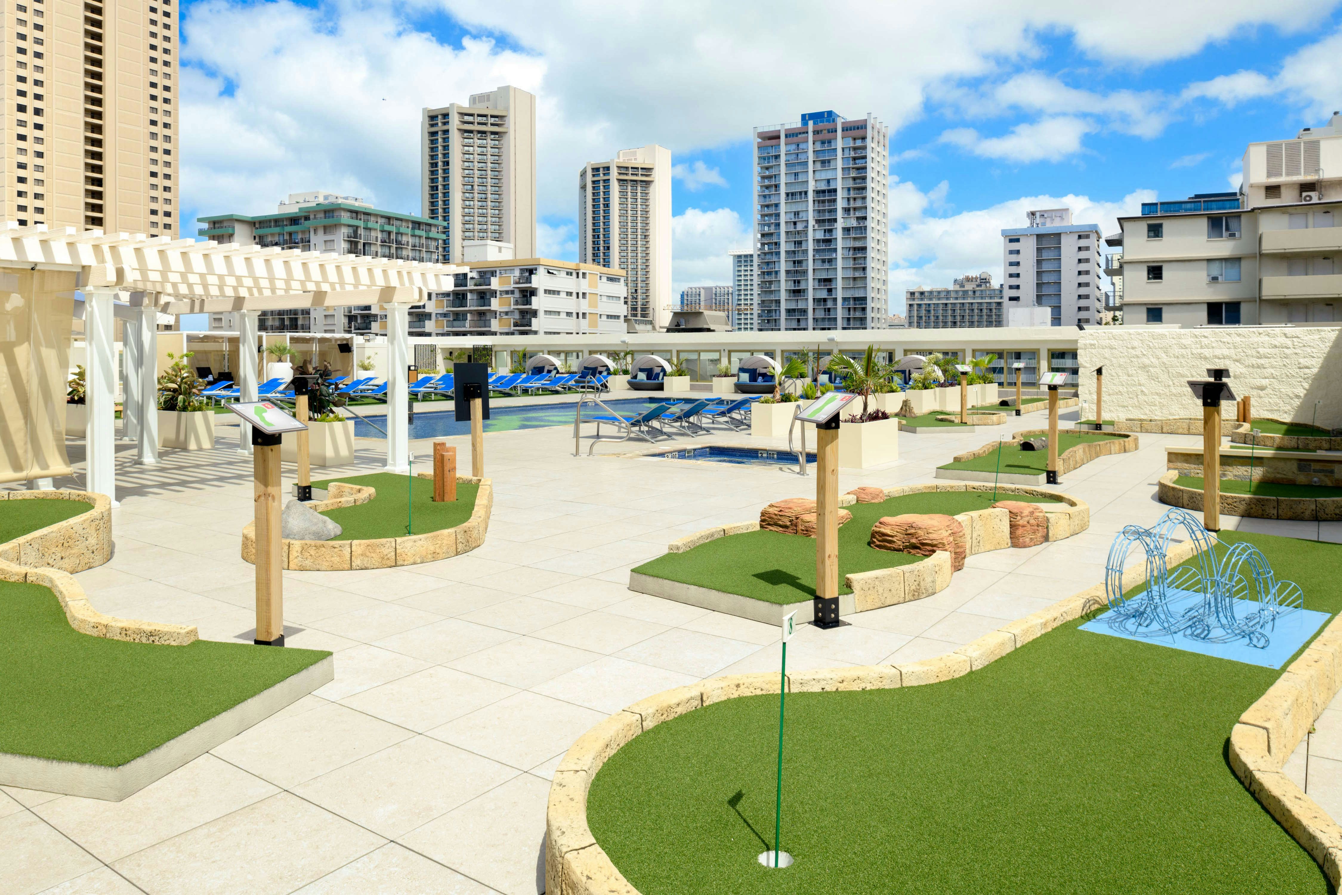 Hilton Waikiki Beach Resort & Spa 40/50