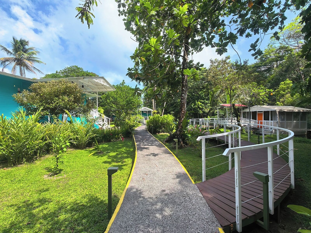 Tortuga Lodge and Gardens 38/48