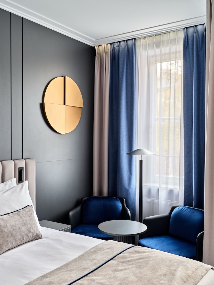 Garamond, a Tribute Portfolio Hotel 12/24