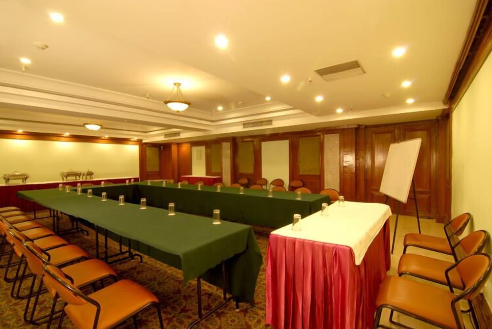 Hotel Chanakya Patna 18/34
