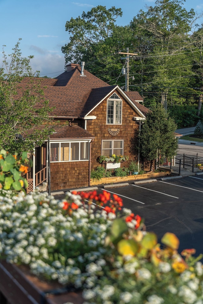 Ridgeway Inn 63/69