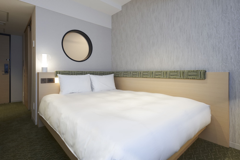 STANDARD, QUEEN BED