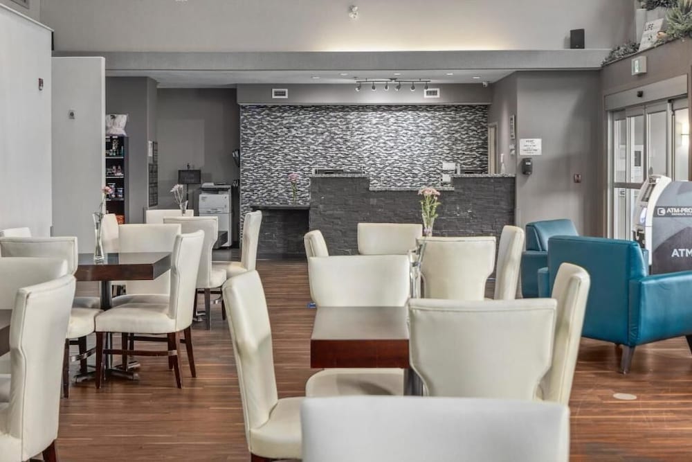 Home Inn and Suites Regina Airport 54/68