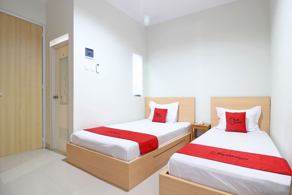 Reddoorz Near Amikom Yogyakarta 12/42